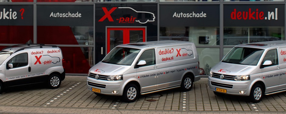 Illustratie: foto van de voorgevel van het bedrijfspand van X-Pair Autoschade in Naaldwijk.